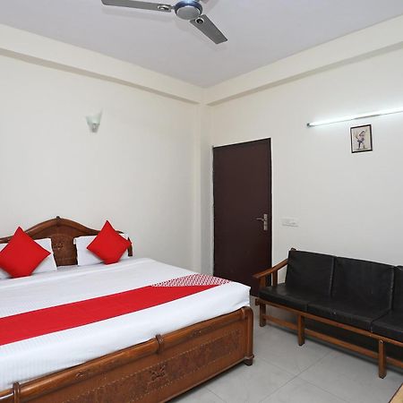 Hotel O Celebration Bnb Home Делхи Екстериор снимка