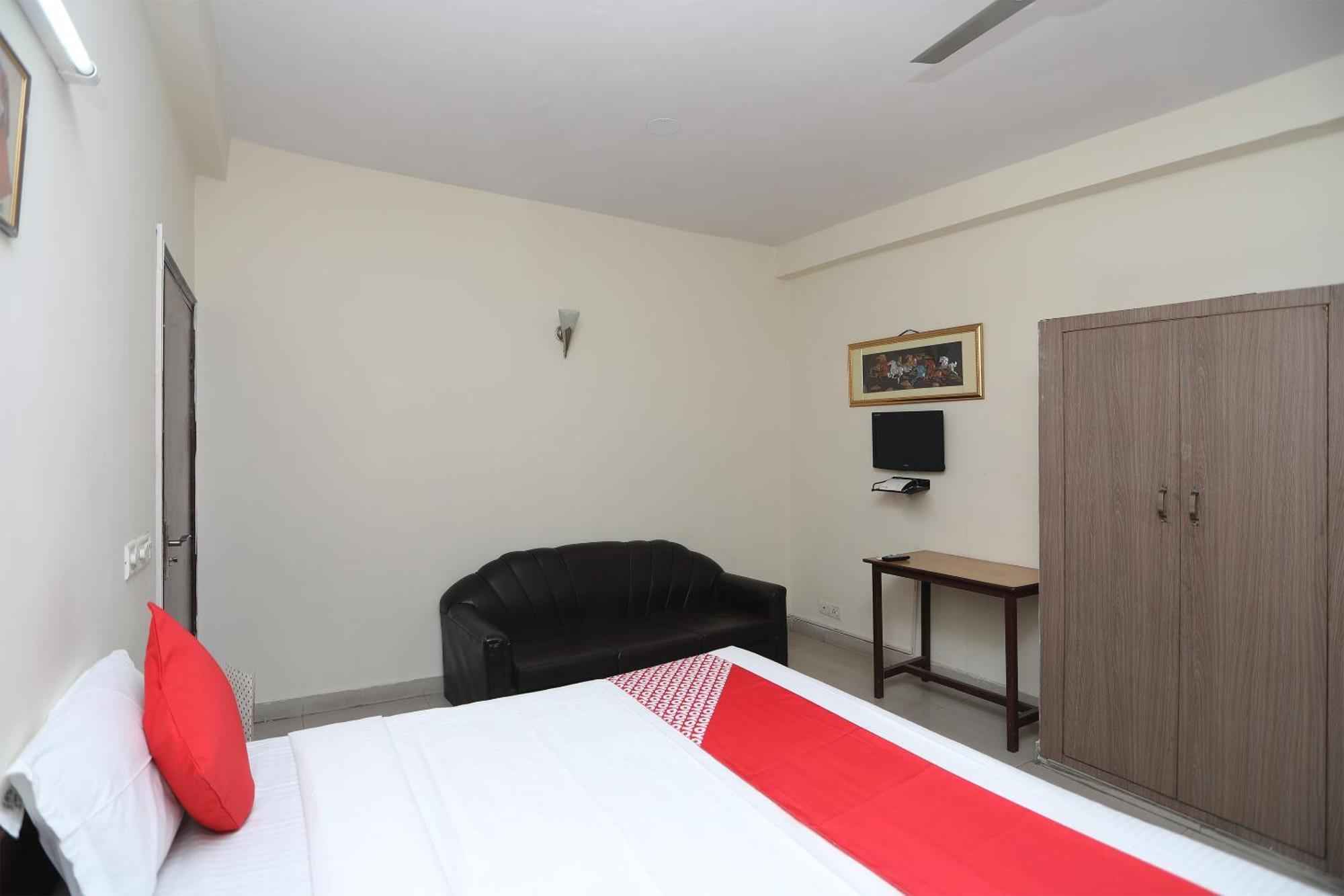 Hotel O Celebration Bnb Home Делхи Екстериор снимка